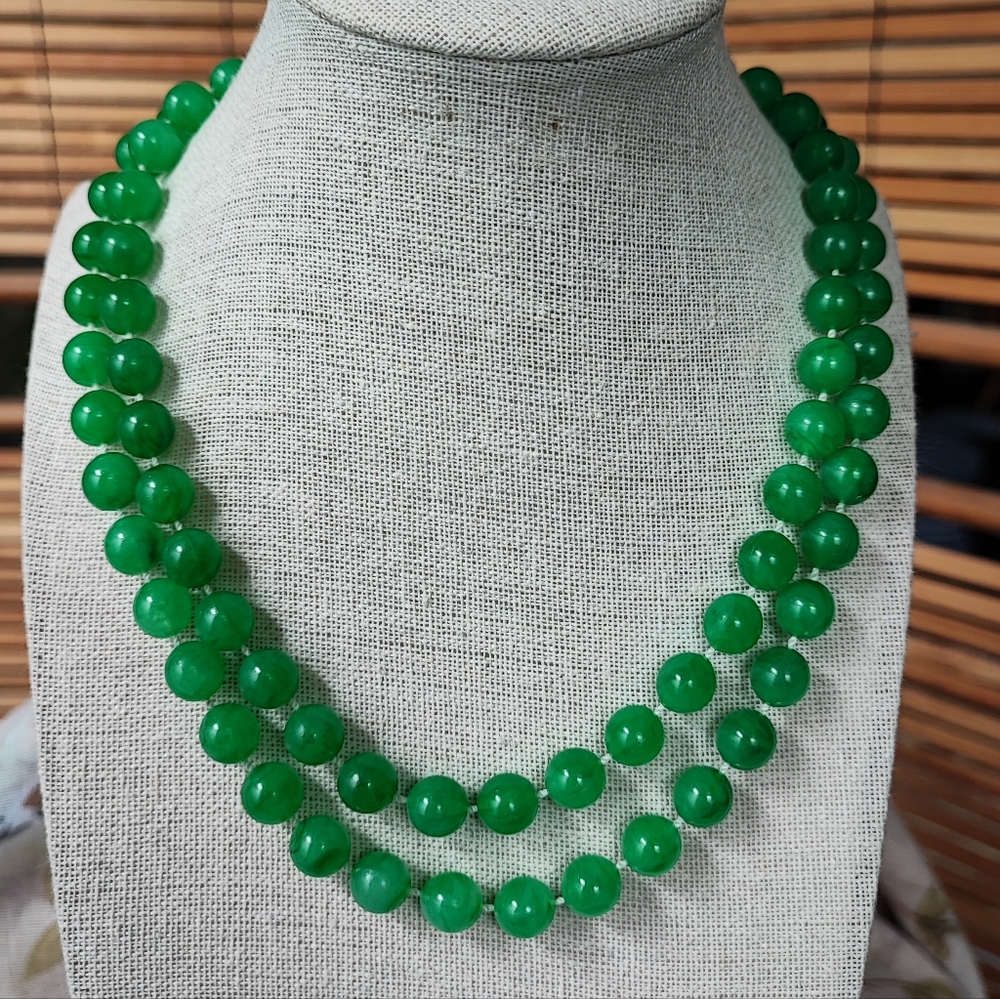 Kelly Green Hong Kong Plastic Bead Necklace Light Weight Vintage Jade Color - Picture 9 of 10